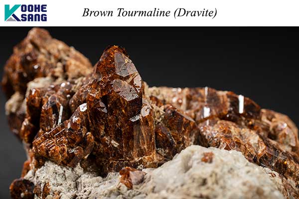 تورمالین قهوه ای (دراویت)